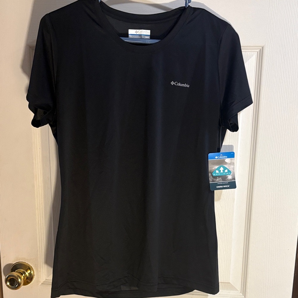 Columbia Women’s Black Lightweight Performance Tee NWT Medium
